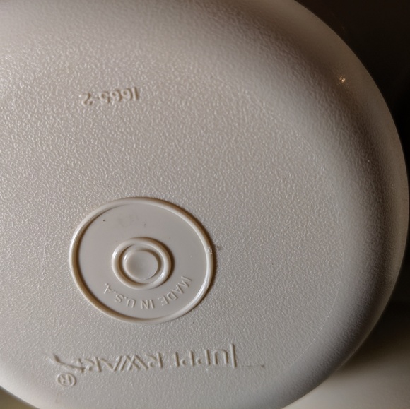 Tupperware 7 compartment serving container - Picture 6 of 6